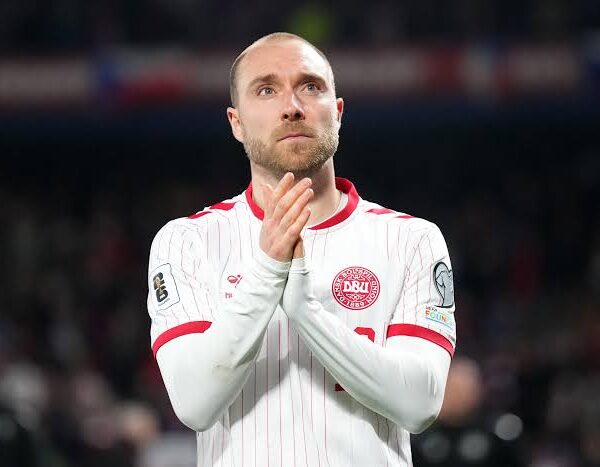 BREAKING NEWS: Denmark’s Christian Eriksen collapses again during…