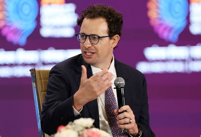 “Pacing the Frontier”: Anthropic CEO’s Warning Underscores Urgent Need for AI Regulation
