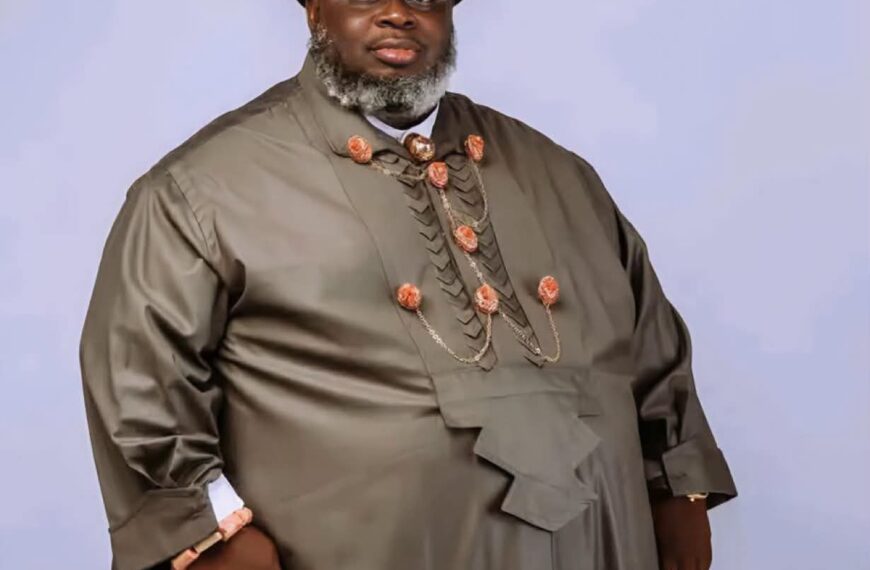 TRAGEDY IN THE NIGER DELTA: Ijaw Traditional Ruler, HRH Moses Theophilus, Dies After Botched Liposuction Surgery – Lord Have Mercy!!